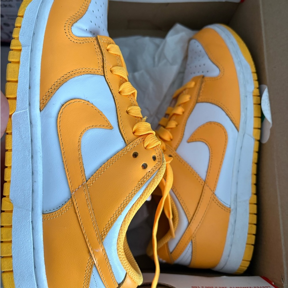 Nike Women’s Sneakers White and Yellow